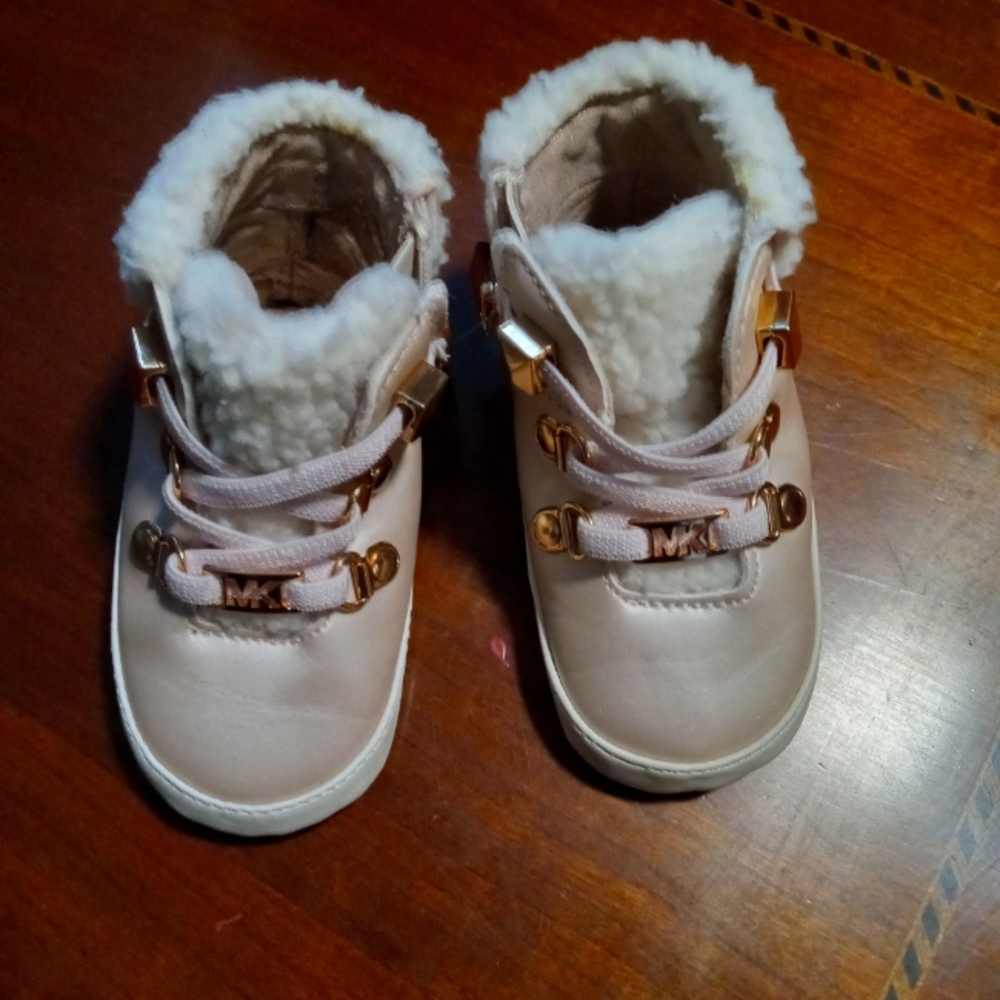 MICHAEL KORS INFANT BOOTIES